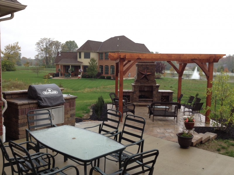 outdoor kitchen and pergola in Dayton, OH outdoor kitchen and pergola in Dayton, OH
